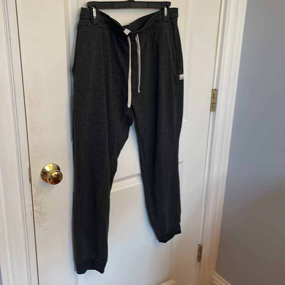 GUC charcoal gray vuori performance jogger large